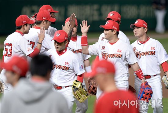 [포토]비룡군단의 연패탈출 미소