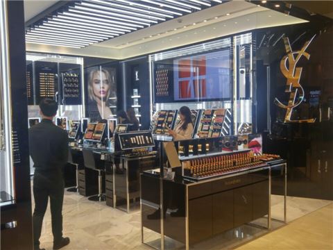 [르포] 신세계 본점, 리뉴얼 첫날 가보니…"요우커 놀이터됐네" 