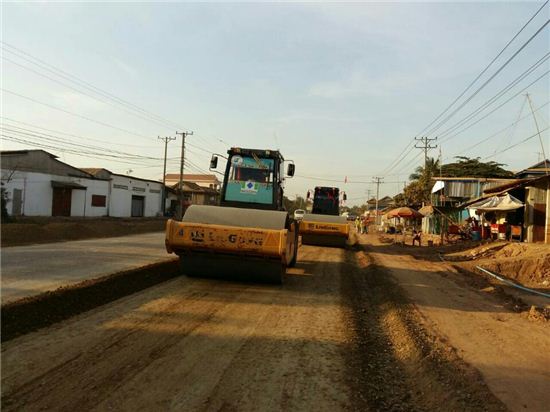 [르포]"캄보디아의 마음을 얻어라"…불꽃 튀는 한중일 원조경쟁