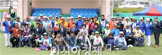 정남진장흥농협(조합장 강경일)은 지난 13일 부산면 심천공원에서 제3회 정남진장흥농협조합장배 게이트볼 대회를 개최했다