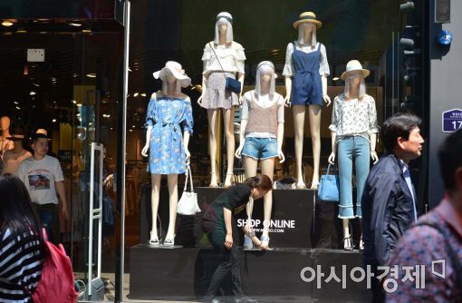 [포토]여름준비하는 쇼윈도 