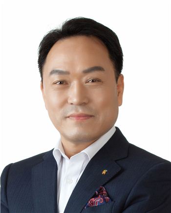 이필운 안양시장 '올해의 시장 부부상' 받아