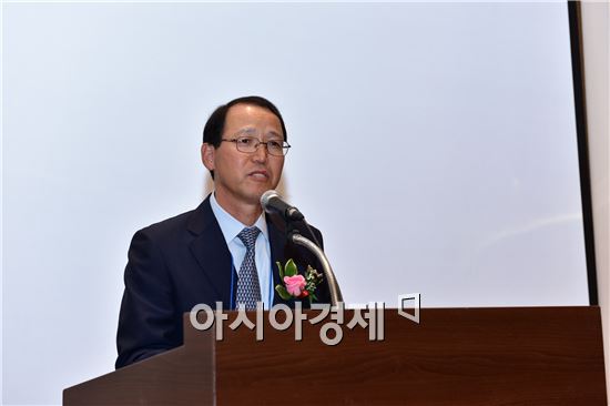 19일 오후 서울 벨레상스호텔에서 개최된 전력신산업펀드 컨퍼런스에서 김시호 한전 부사장이 인사말을 하고 있다.
