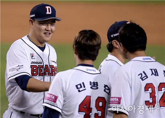 [포토]오재일, '두산이 주중 3연전 싹쓸이 했어요'