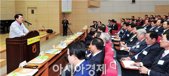 농협전남지역본부(본부장 강남경)는 20일 농협구례교육원에서 김병원 농협중앙회장과 전남·광주 관내 조합장, 시군지부장, 계열사 임직원 등 300여명이 참석한 가운데 2016년 전남·광주농협 상생·발전대회를 개최했다.