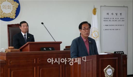 장성군의회 김회식 의원은 지난 17일 열린 제280회 임시회 제1차 본회의에서 5분 자유발언 시간을 갖고 "삼서면에 주둔한 상무대가 지역경제에 보탬이 되도록 관내 농·축산물 이용을 더 늘려야 한다"고 말했다.