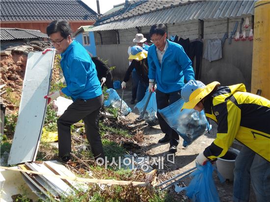 나주시 “읍성권 도시재생지역 환경정화 활동펼쳐”