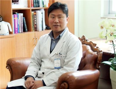 [의학칼럼]“치매, 기억만 잃어버리는 병 아니다”