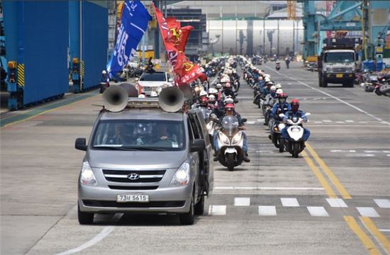 현대중공업노동조합의 오토바이 시위 모습<사진=현대중노조>