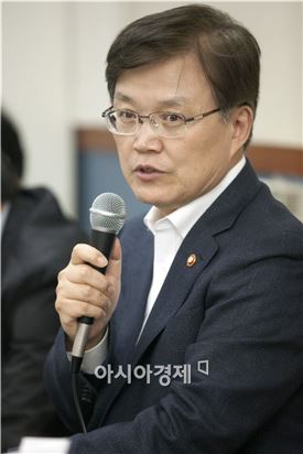 [포토]최양희 장관, 미래부 출입기자 간담회 참석