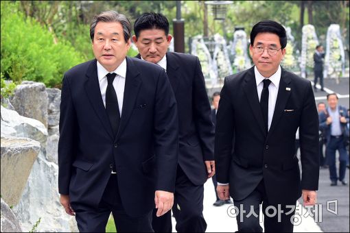[포토]김무성, 김영삼 전 대통령 묘비 제막식 참석