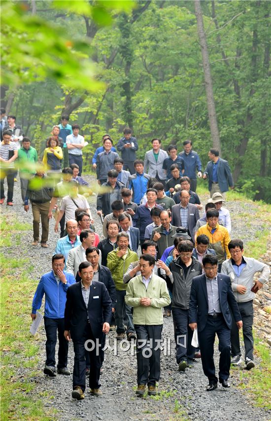[포토]숲 속 현장 토론회