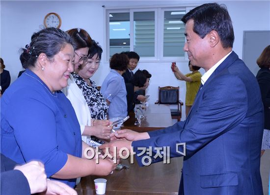 [포토]광주 남구, 착한가정 현판식 
