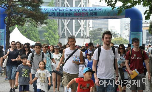 [포토]외국인 자선걷기대회