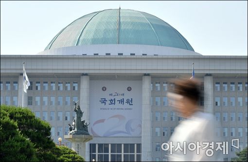 [포토]20대 국회개원 알리는 대형 현수막