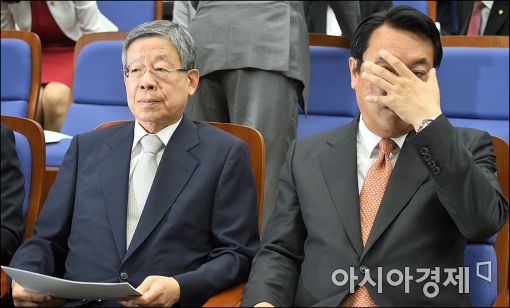 김희옥 새누리당 혁신비대위원장(왼쪽)