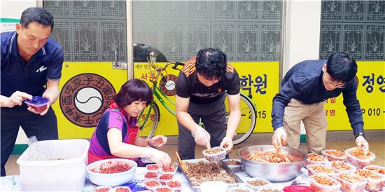 광산구 운남동 지사협, ‘사랑의 밑반찬’이웃에 전달