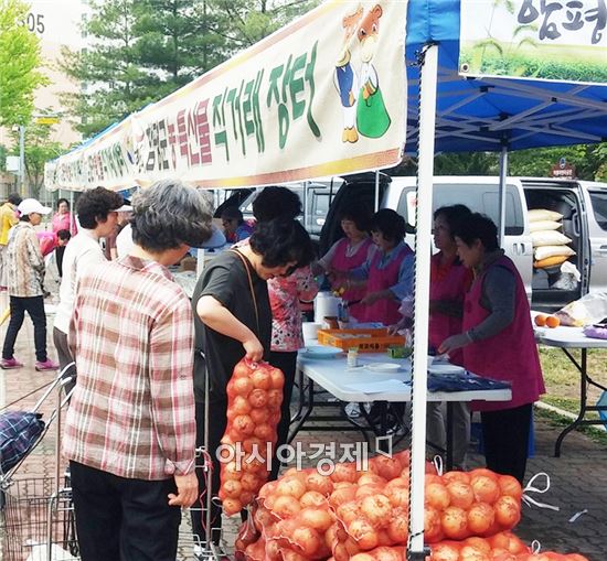 함평군여성단체협의회 광주서 농특산물 직거래 장터 운영