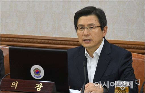 황 총리 "'김해 신공항' 2026년 개항…용역결과 수용해달라"