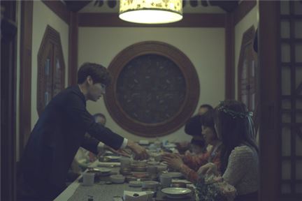 안재현-구혜선 부부, 가족 결혼 축하연 공개 ‘달달한 비주얼 커플’ 