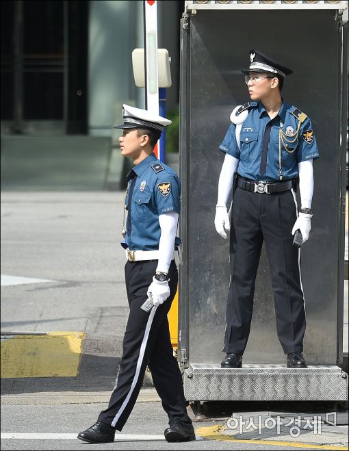 [포토]'새 근무복 입은 의무경찰'