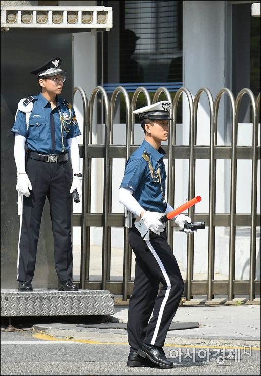 [포토]새 하복입은 의무경찰