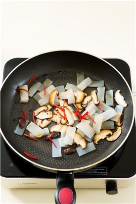 「오늘의 레시피」곤약 버섯볶음