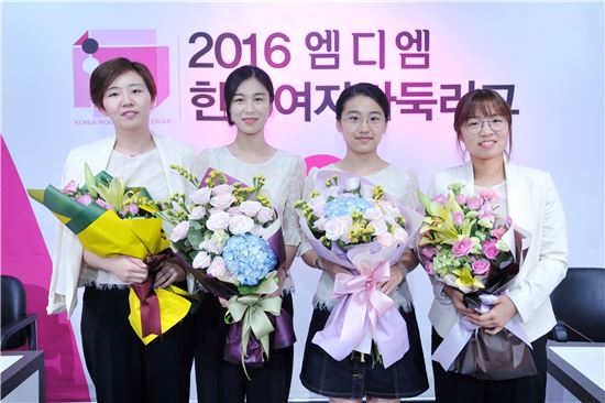 서울 부광탁스 선수(왼쪽부터) 김나현 초단, 김신영 초단, 위즈잉 5단, 최정 6단