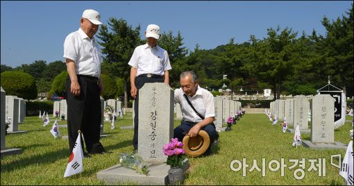 [포토]'전우를 기리며…'