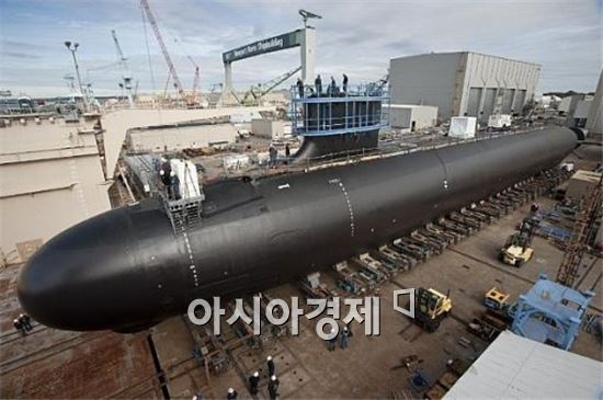 미국 뉴포트뉴스 조선소에서 건조중인 버지니아급 핵잠수함 미네소타함