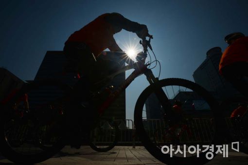 [포토]뜨거운 태양 아래 자전거 라이딩