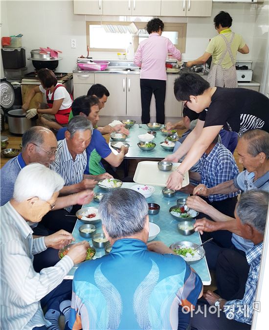 고창군, 농번기 마을 공동급식 ‘인기’
