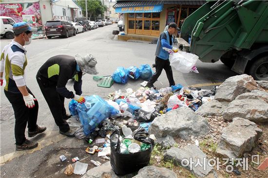 [포토]광주시 북구, 일제 대청소의 날 운영