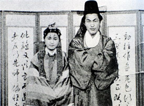 1945년 5월, 원산에서 올린 이중섭과 야마모토 마사코의 결혼사진