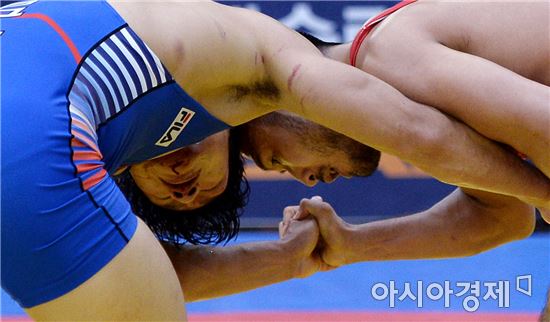 [포토]정지현-류한수, '힘겨루기'