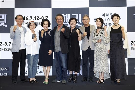 9人의 대배우와 햄릿…"언제 보느냐, 그것이 문제로다"