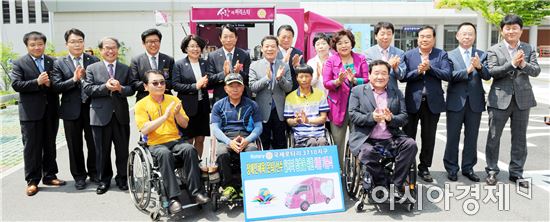 [포토]윤장현 광주시장, 푸드트럭 기증식 참석