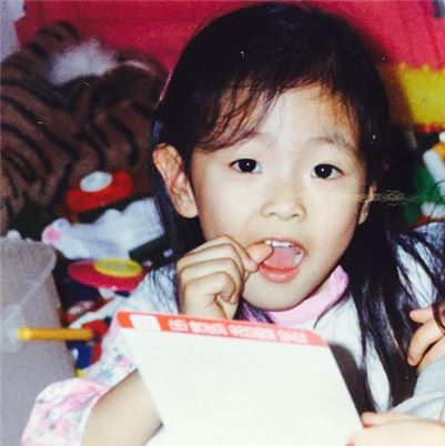 '해피투게더' 고원희, 어린 시절 손가락 입에 넣고 '깜찍한 미모' 