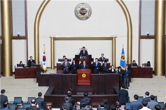 경기도의회 구속 의원에 1년간 의정비등 지급 논란