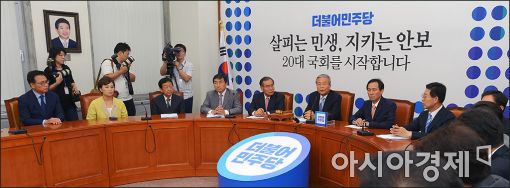 [포토]발언하는 김종인 비대위 대표