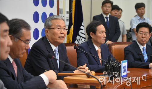 [포토]발언하는 김종인 비대위 대표