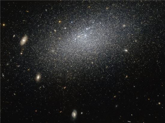 ▲왜소은하인 UGC 4879가 허블우주망원경에 포착됐다.[사진제공=NASA]