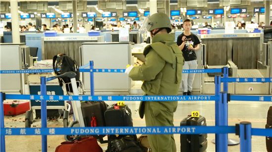 상하이 푸동공항 폭발 사건. 사진=중국 CCTV NEWS 트위터 계정 캡처