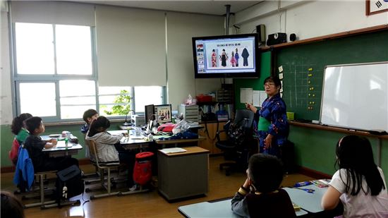 우리 학교에 ‘월드 알리미’ 떴다