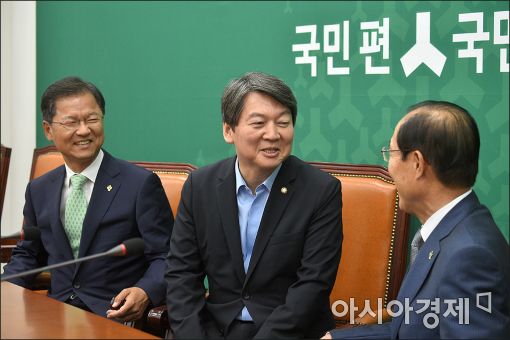 [포토]이야기하는 천정배·안철수·이원종