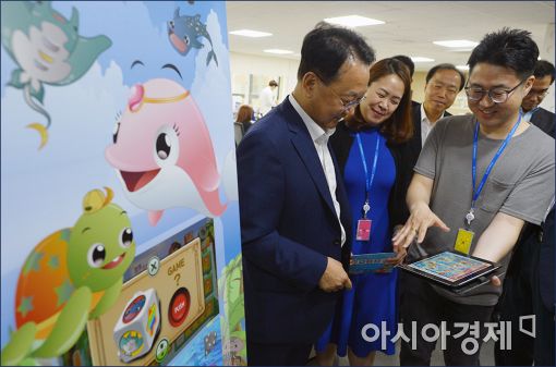 [포토]유일호 부총리, 창조경제혁신센터 방문