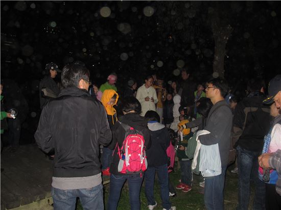 "여의도 샛강으로 도심 속 반딧불이 체험하러 오세요"