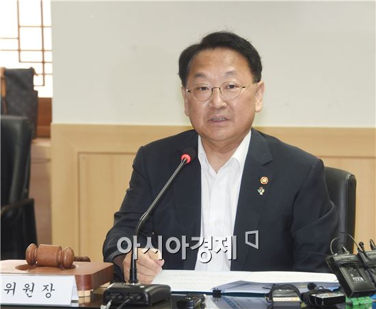유일호 "충분한 재정보강…경기·고용리스크 보완"