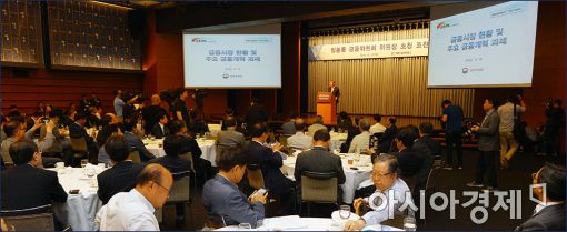 [포토]기업인 대상 강연하는 임종룡 위원장