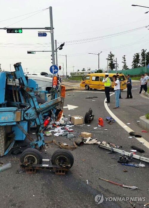 제주 어린이집 차량사고, 견인차와 충돌…어린이 2명 중상